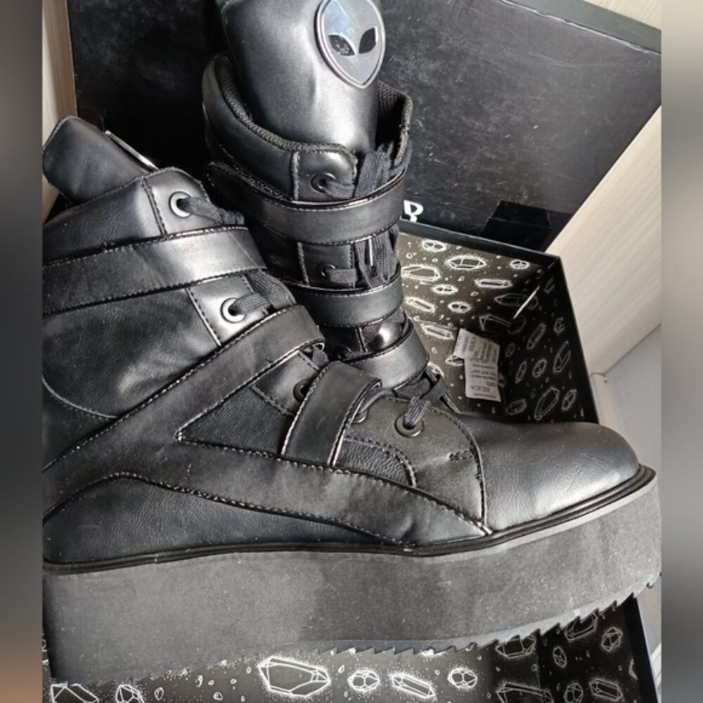 US11👽Killstar High Top Goth Sneakers - She's Out There -  Booties - Halloween - Picture 8 of 12